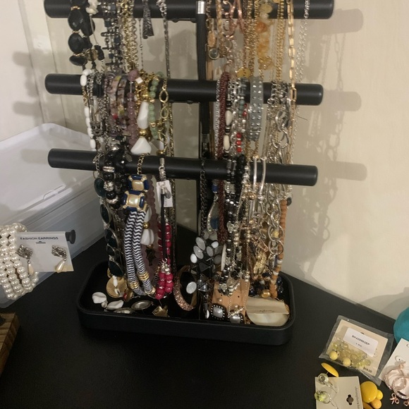 Modern, Vintage, and Estate Jewelry. All pieces have earrings or bracelets. - Picture 8 of 10